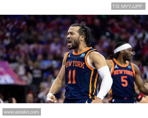 尼克斯队艰难战胜骑士队,展现顽强斗志与实力